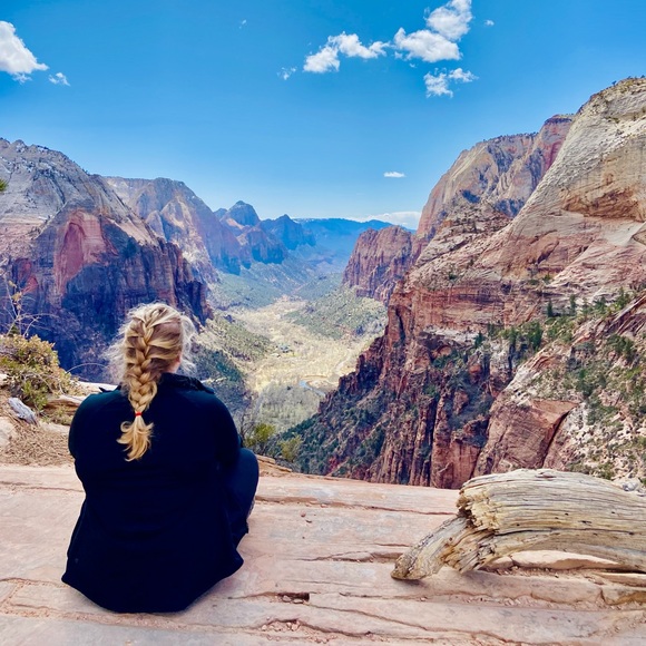 Meet The Posher : Bailey - Picture 2 of 3